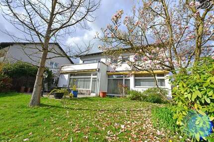 Haus zum Kaufen in Hennef-Zentrum 979.000,00 € 221 m²