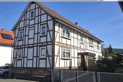 Zweifamilienhaus mit Einliegerwohnung, schönem Garten und Garage - Eschwege / Niederdünzebach