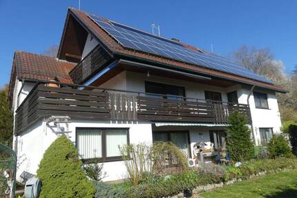 Mit Weitblick! Schönes Zweifamilienhaus inkl. Sauna und Doppelgarage! In Buchschwabach OT Roßtal!