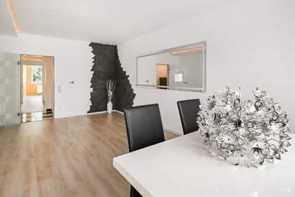 Urbanes Wohnen in Bestlage: Renovierte Eigentumswohnung mit Balkon und Stellplätzen! - Bielefeld Innenstadt