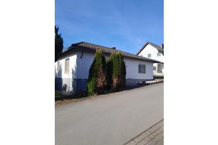 Bungalow mit 160qm Wohnfläche zu , neu gestrichen !!! - Bettenfeld