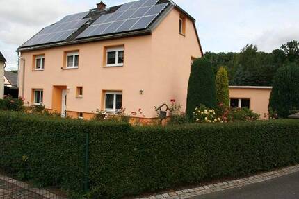 *Grunau - gepflegtes EFH mit Garagen* - Roßwein