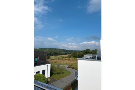 Penthaus: moderne 3-Zimmer-Wohnung in Hargesheim mit Balkon und Tiefgaragenstellplatz