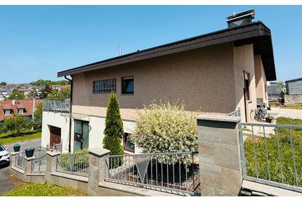 WOHNEN MIT AUSSICHT - GROßZÜGIGES EIN-ZWEIFAMILIENHAUS - Lauda-Königshofen