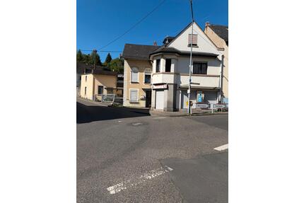 Einfamilienhaus in Neuwied Segendorf mit Ladenlokal Büro