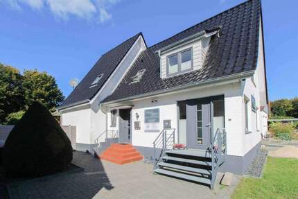 Charmantes und saniertes Zweifamilienhaus: Wohnen und Arbeiten oder Mehrgenerationen möglich - Flensburg Engelsby