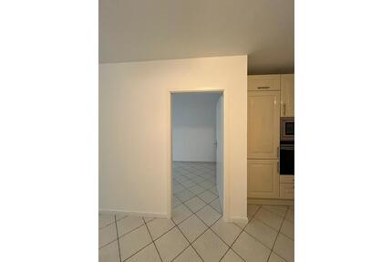 „Die moderne Fußbodenheizung sorgt in allen Wohnräumen für ein angenehm warmes Raumklima und erhöht spürbar den Wohnkomfort – besonders in der kühlen Jahreszeit.“ 