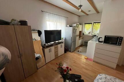 Ein-Personen-Wohnung - 450,00&nbsp;EUR Kaltmiete, ca.&nbsp; 25,00&nbsp;m&sup2; in Moosthenning (PLZ: 84164)