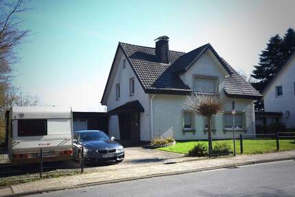 Großzügiges Wohnhaus mit Garage auf großem Grundstück in Herford