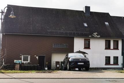 Haus in Rennerod-Emmerichenhain mit Dachgeschoss großen Garten - Beselich
