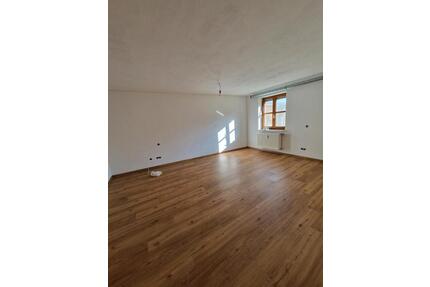 3-Zimmer WHG Essing mit Garten - 790,00&nbsp;EUR Kaltmiete, ca.&nbsp; 85,00&nbsp;m&sup2; in Essing (PLZ: 93343)