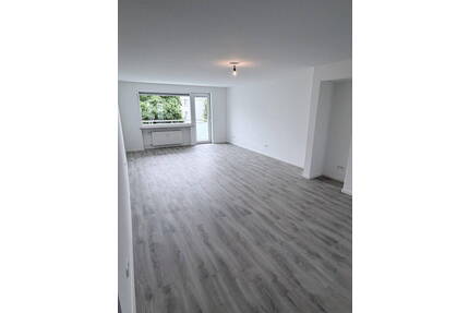 Lichtdurchflutete 3 Zimmer Wohnung in München-Moosach mit Balkon,Loggia &Moderner Sanierung