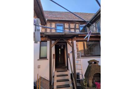Haus mit Gartengrundstück, Hof und Stall. - Naumburg (Saale)
