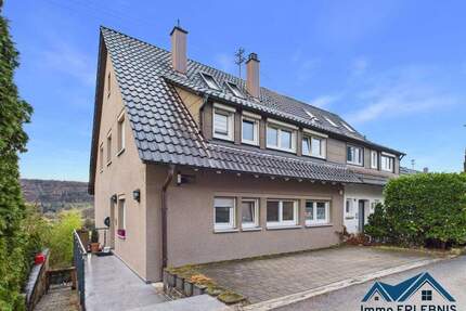 DAS ist es! Modernisierte DHH in Halbhöhenlage, großem Garten, Einbauküche, Balkon, Stellplatz uvm...! - Remshalden / Hebsack