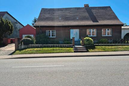 Haus mit traumhaften Garten - 195.000,00&nbsp;EUR Kaufpreis, ca.&nbsp; 110,00&nbsp;m&sup2; in Plau am See (PLZ: 19395)