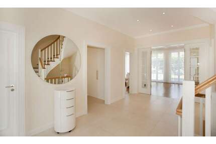 Haus zum Mieten in Düsseldorf 11.250,00 € 365 m²