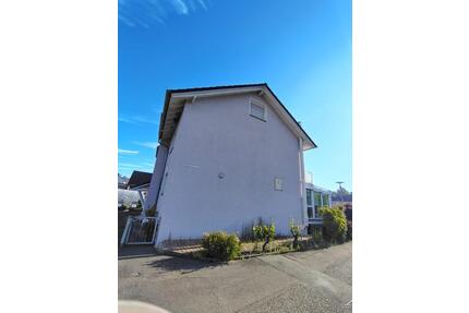 Ruhige 2-Zimmer-DG Wohnung mit Garage - bevorzugt an 1 Person - Neckarbischofsheim
