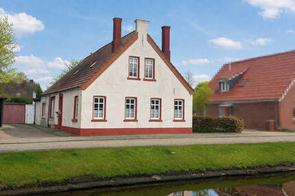 *Charmanter Putzbau in ruhiger Kanallage von Papenburg-Obenende*