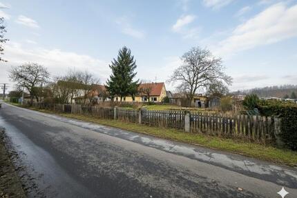 Wohhaus mit Stall- ud Garagengebäude 1948 m² großes Grudstück - Burghaslach