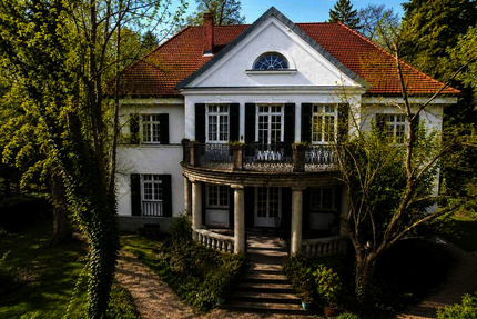 Haus zum Kaufen in Regensburg 980.000,00 € 432 m²