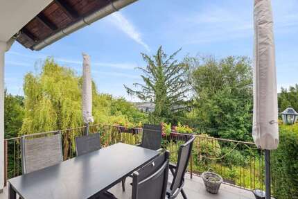 Haus zum Mieten in Hofheim 2.950,00 € 181.84 m²