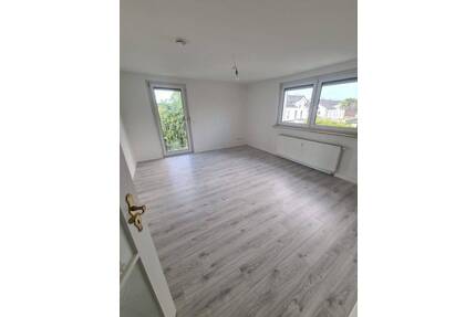 Gepflegte 4-Zimmer-Wohnung mit Balkon und Garten - Waldkraiburg
