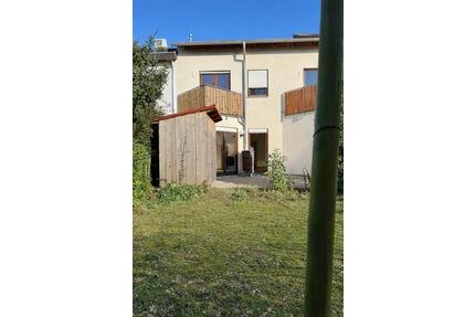 Reihenmittelhaus mit Gartenidylle in Stuttgart - Vaihingen (Rohr)