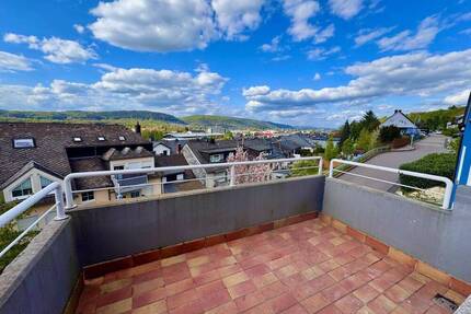 Begehrte Lage in Konz Am Sprung - zentrumsnah, ruhig, traumhafter Weitblick - 3ZKB-Eigentumswohnung mit Balkon und Garage - sofort frei