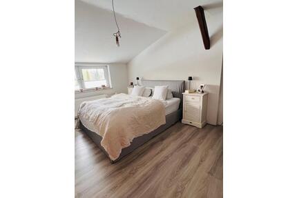 Schöne 2-Zimmer Dachgeschosswohnung - Osterby