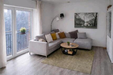 Moderne, lichtdurchflutete Oberwohnung in zentr. Lage von Hesel!