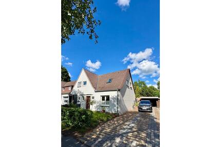Modernisiertes Reihenendhaus mit Carport & Wallbox - Flensburg Falkenberg