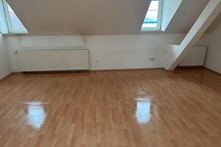 Großzügige 4er-WG in heller Dachgeschosswohnung mit 112m² - Neuwied Block