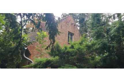 Kleines Haus und kleiner Bungalow auf großem Grundstück - Perleberg