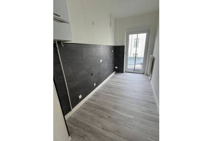 ***schöne geräumige 3 Zimmer- Wohnung Nürnberg Südstadt***