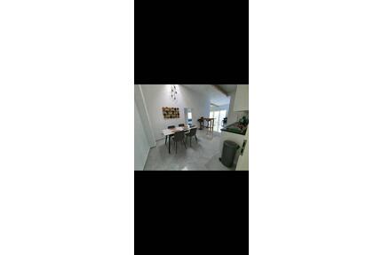 2 Zimmer Loftwohnung 75 qm, hohe Decken, Ankleide, Parkplatz .... - Roth