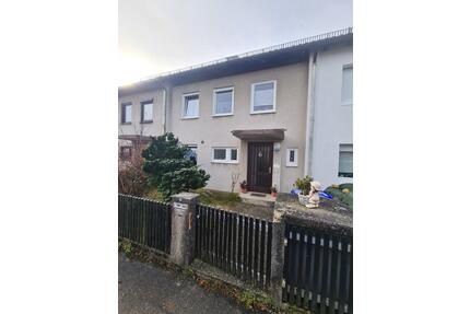 Reihenhaus in ruhiger-Lage! Provisionsfrei! großer Garten, Garage - Burghausen