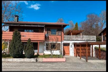 Haus, Garage, Carport und 4 Stellplätze - Illmensee