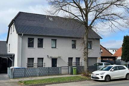 Zweifamilienhaus mit Büro oder Einliegerwohnung in Braunschweig-Wenden