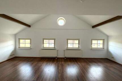 Traumhafte 3-Raum-Dachgeschosswohnung in ruhiger Bestlage - eine ganze Etage für Sie allein! - Gera Innenstadt