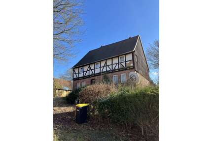 Haus zum Kaufen in Staufenberg-Lutterberg 85.000,00 € 160 m²