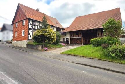 Zweifamilienhaus mit Scheune und großem Garten in Germerode - denkmalgeschützt - Meißner / Germerode