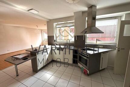 Attraktive 3-Zi.-Wohnung mit Balkon, Aufzug & optional Garagenstellplatz - Lüneburg