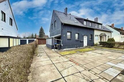 Modernisiertes Einfamilienhaus mit separat bewohnbarem Keller, neuem Wintergarten und 2 großen Garagen und Garten - Hannover Ledeburg