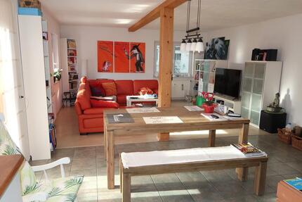 Tolle 4,5 Zimmer-EG-Wohnung in einem 2-Familienhaus mit einer EBK und einem Garagenstellplatz! - Uhingen