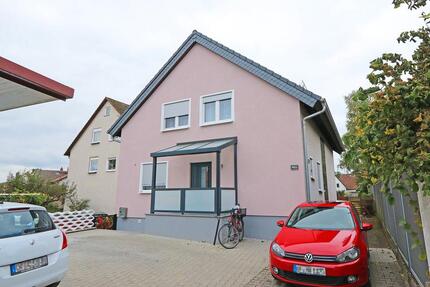 Ein- Familienhaus mit großen Garten - Dreieich