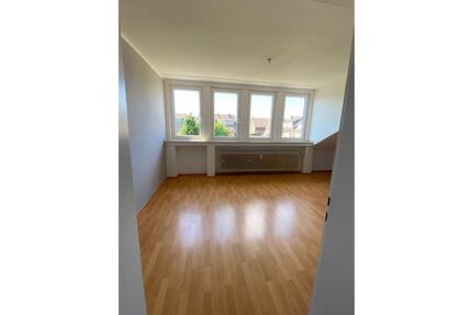 Helle Dachgeschosswohnung inkl. Einbauküche - Alsdorf