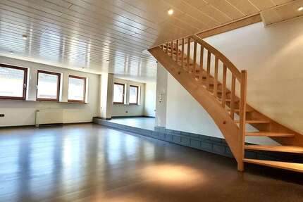 Haus zum Kaufen in Östringen-Odenheim 349.000,00 € 294 m²