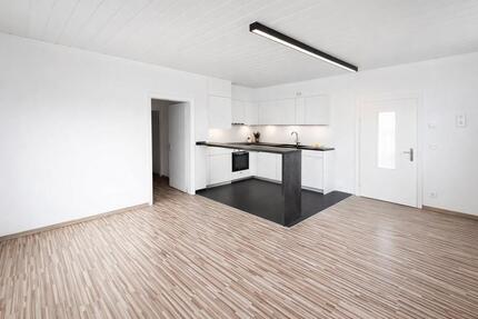 Wohnhaus mit Einliegerwohnung & Garage - Floß