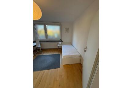 Möbliertes WG-Zimmer (12 m²) in 3er-Frauen-WG in Glinde