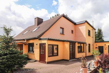 Hier wächst Familie - Großzügiges Haus mit Gartenidylle, Pool & Werkstatt - Wolmirsleben